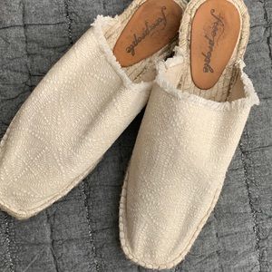 Free People Tan Mules, size 10 (40)